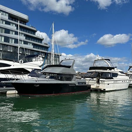 Yacht "X" - 44 Foot Modern Yacht On 5 Star Ocean Village Marina - Minutes Away From City Centre And Cruise Terminals, Free Parking ,Spa Package Available! サウサンプトン エクステリア 写真