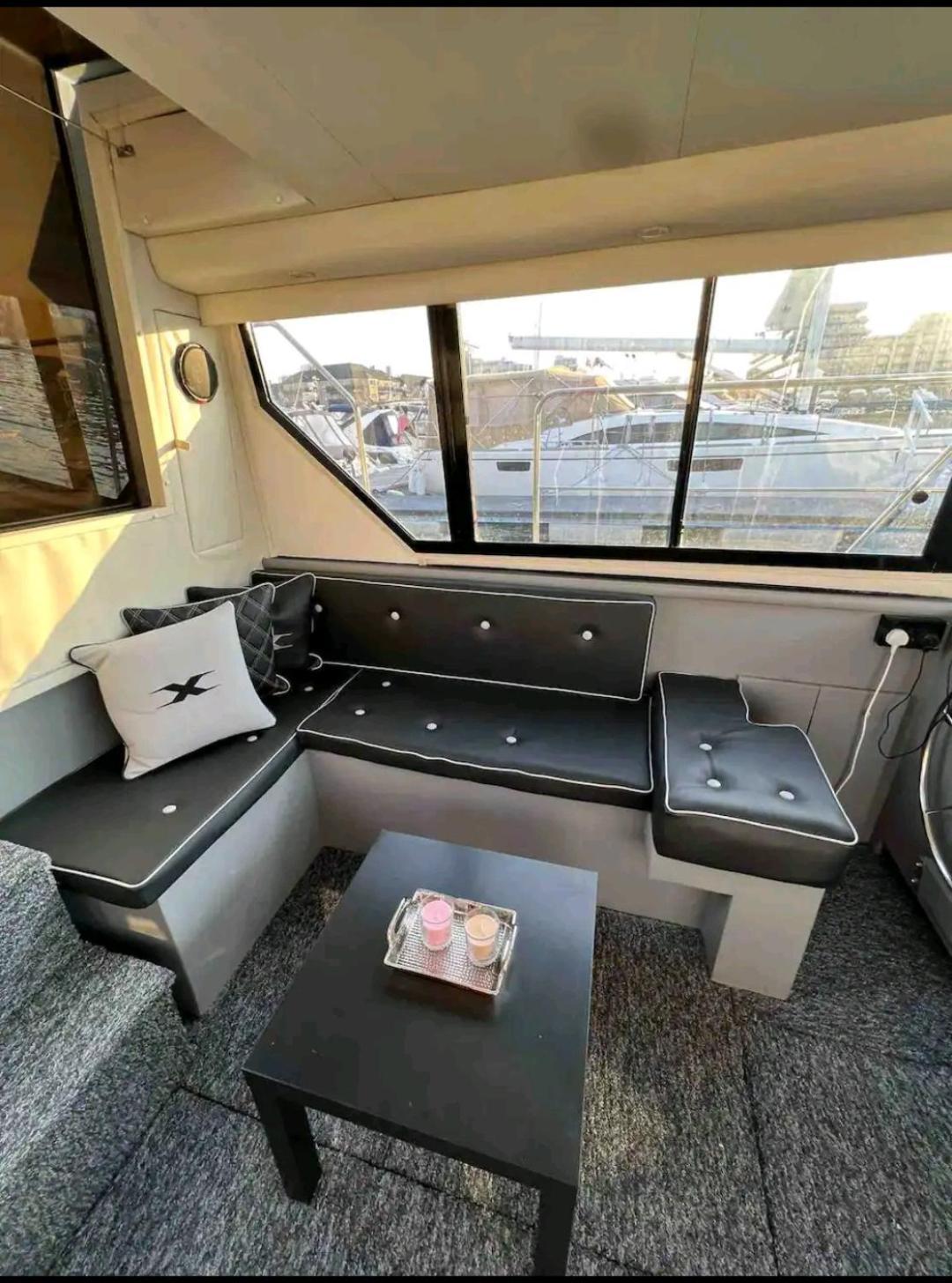 Yacht "X" - 44 Foot Modern Yacht On 5 Star Ocean Village Marina - Minutes Away From City Centre And Cruise Terminals, Free Parking ,Spa Package Available! サウサンプトン エクステリア 写真