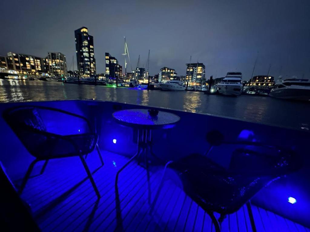 Yacht "X" - 44 Foot Modern Yacht On 5 Star Ocean Village Marina - Minutes Away From City Centre And Cruise Terminals, Free Parking ,Spa Package Available! サウサンプトン エクステリア 写真