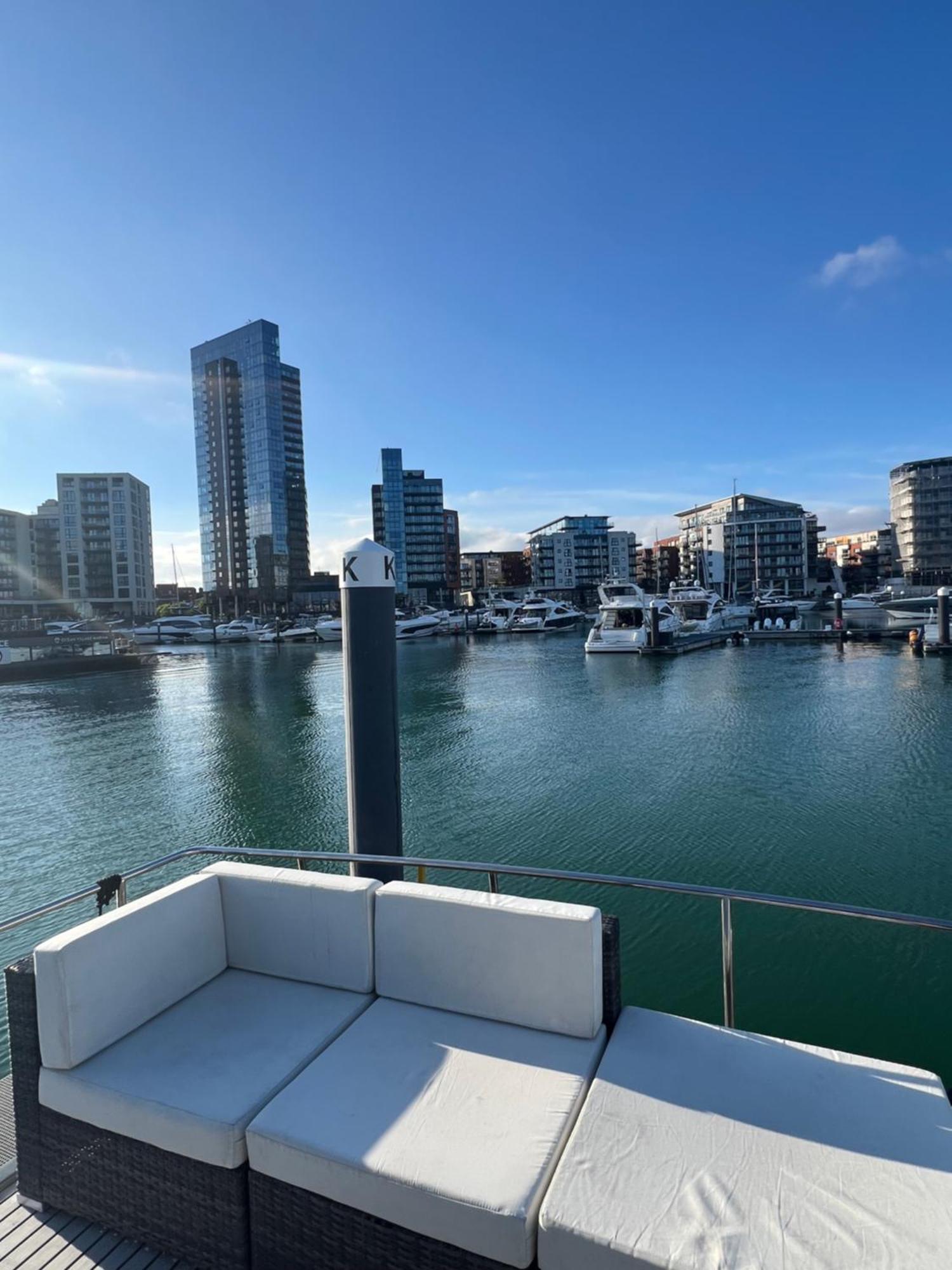 Yacht "X" - 44 Foot Modern Yacht On 5 Star Ocean Village Marina - Minutes Away From City Centre And Cruise Terminals, Free Parking ,Spa Package Available! サウサンプトン エクステリア 写真